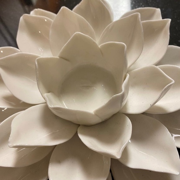 Flower Decor - Picture 3 of 5